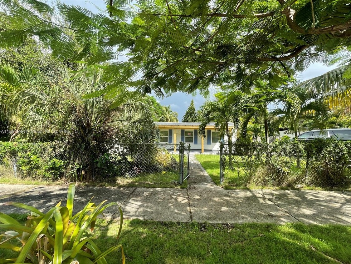 Foto principal - 5921 SW 62nd St