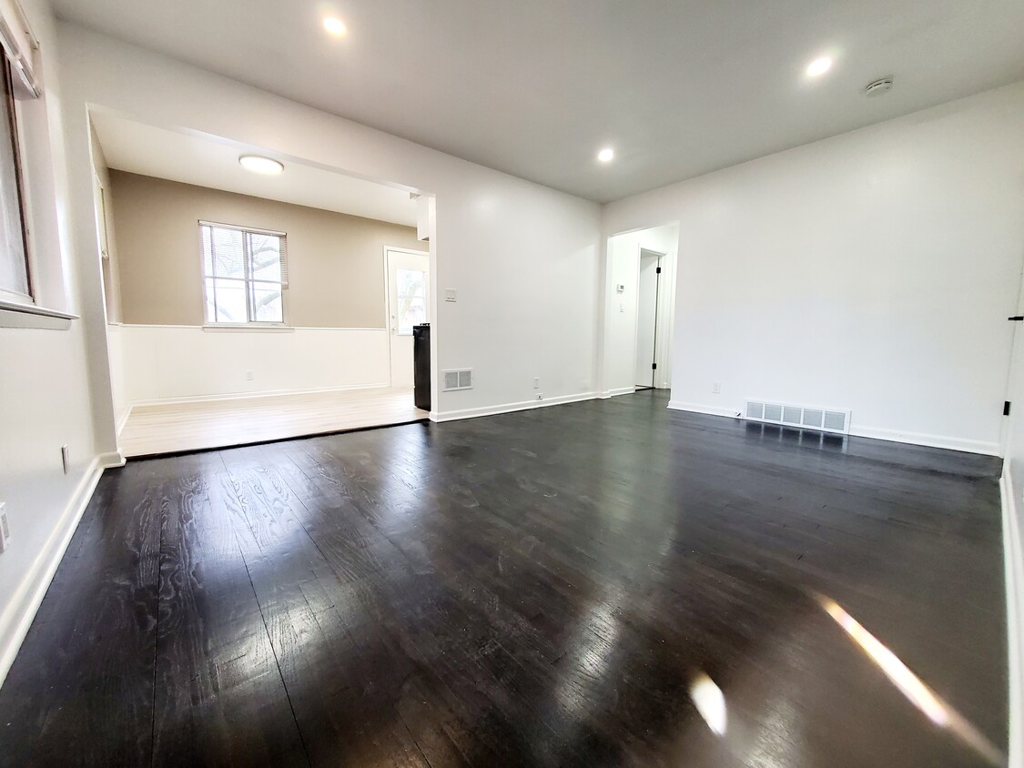 Living Room - 2209 E Park Pl