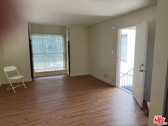 Building Photo - 1306 S Mansfield Ave