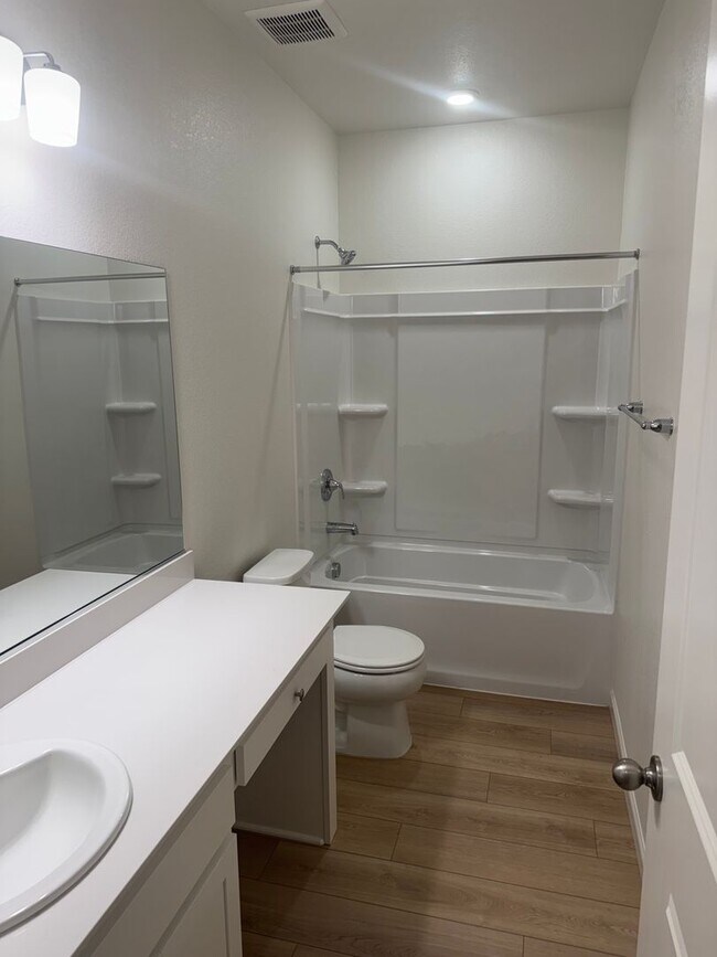 Foto del edificio - Brand New Home in Hughson!