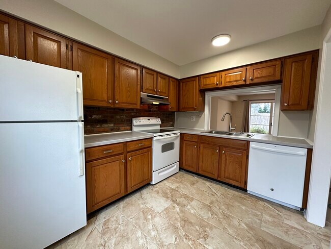 Building Photo - 8101 Kingsway Ct