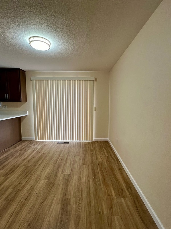 Building Photo - 1475 SW Orchard Ave