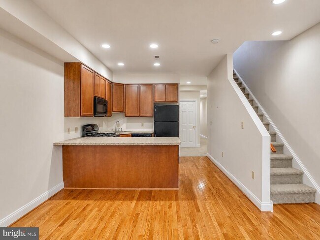 Foto del edificio - 2542 W Girard Ave