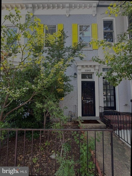 Building Photo - 1241 5th St NW