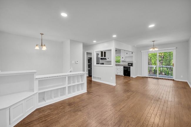 Building Photo - 360 Round Table Rd