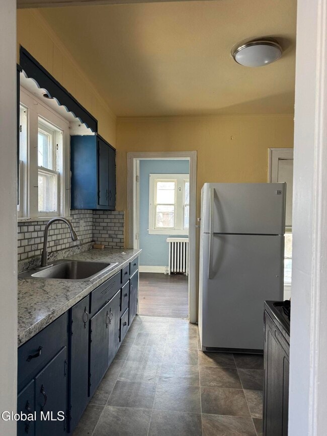 Building Photo - 105 Clermont St