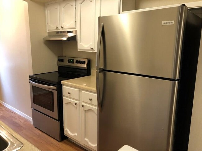 Building Photo - 6907 Woodhue Dr