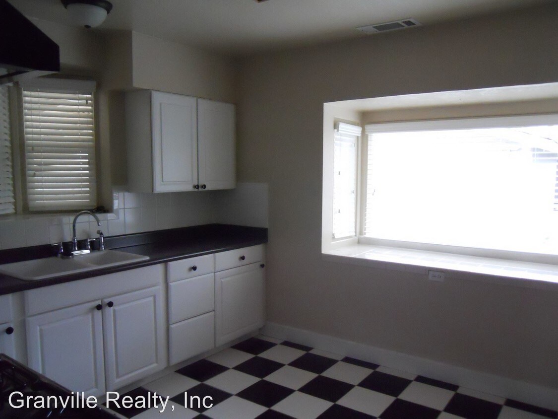 Building Photo - 2 br, 1 bath House - 1371 N. Roosevelt Ave