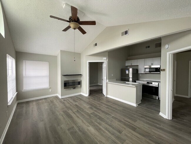 Foto del edificio - 188 Waters Edge Ln