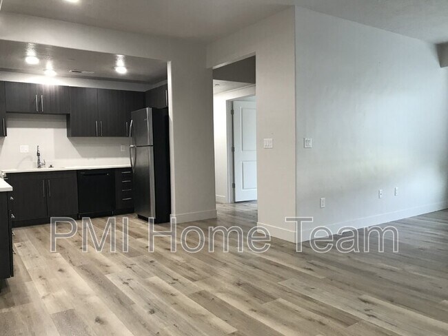 Foto del edificio - 2874 Kiesel Avenue