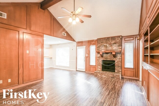 Building Photo - 2104 Homecraft Dr