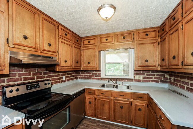 Building Photo - 106 Parkwood Dr