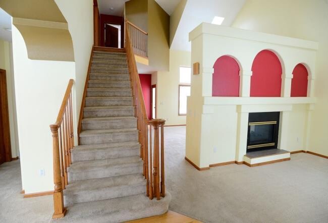 Building Photo - Sunny and Bright 5 bed, 4 bath Home with L...