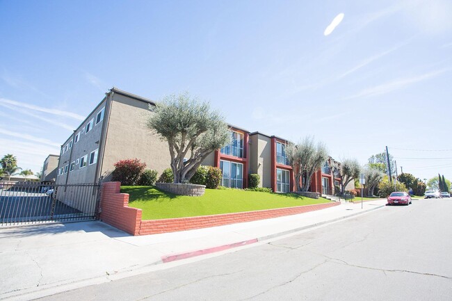 Building Photo - Courtyard on 68th