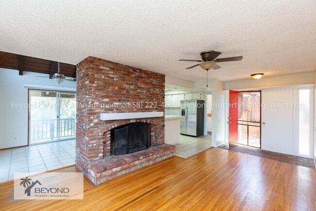 Building Photo - LUXURY IN LAKESIDE , STUNNING 4 BED 3 BATH...