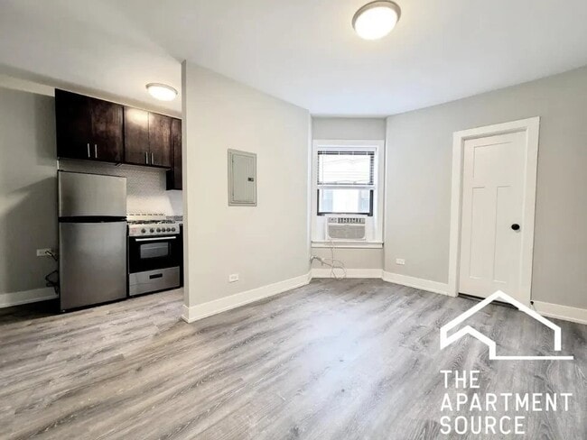 Building Photo - 429 W Belden Ave