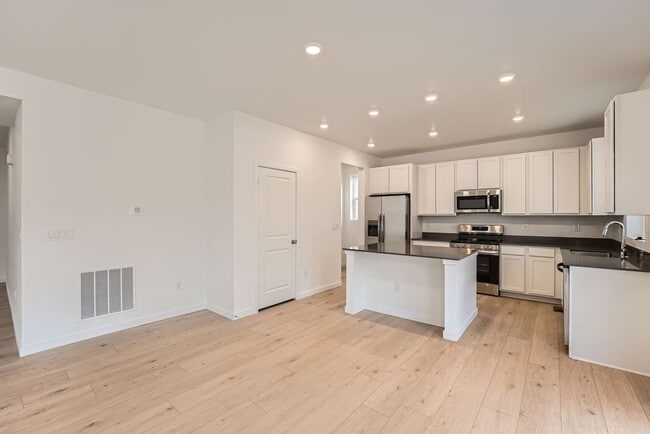 Building Photo - ALMOST BRAND NEW exquisite 3bd home in Harvest Ridge community