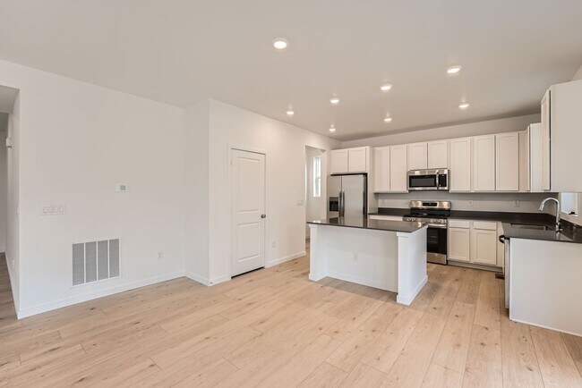 Foto del edificio - ALMOST BRAND NEW exquisite 3bd home in Harvest Ridge community