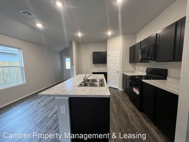 Foto del edificio - 3 br, 2 bath House - 11804 Annette Drive