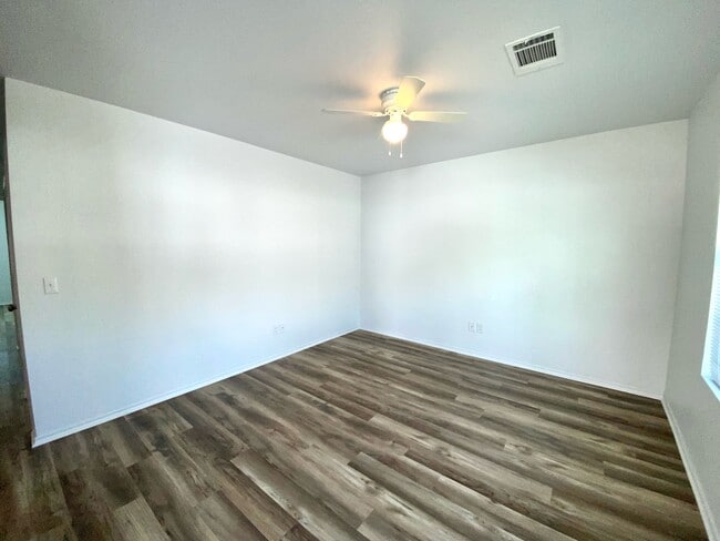 Foto del edificio - 907 W 7th St