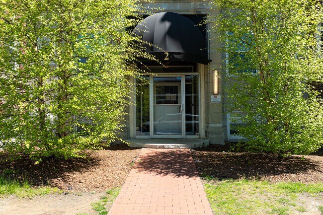 Entrance - 2 Webster St