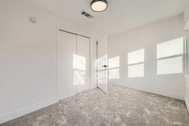 Foto del edificio - 2 bed/1 bath updated duplex