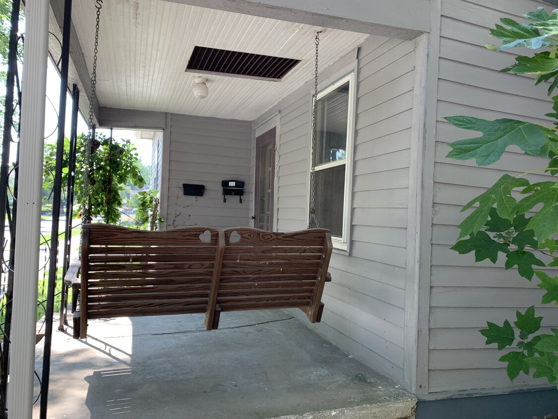 porch - 620 W Howe St