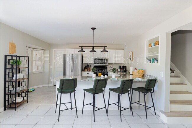 Building Photo - 3011 S Country Club Way