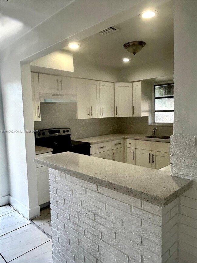 Foto del edificio - 2846 Fletcher St