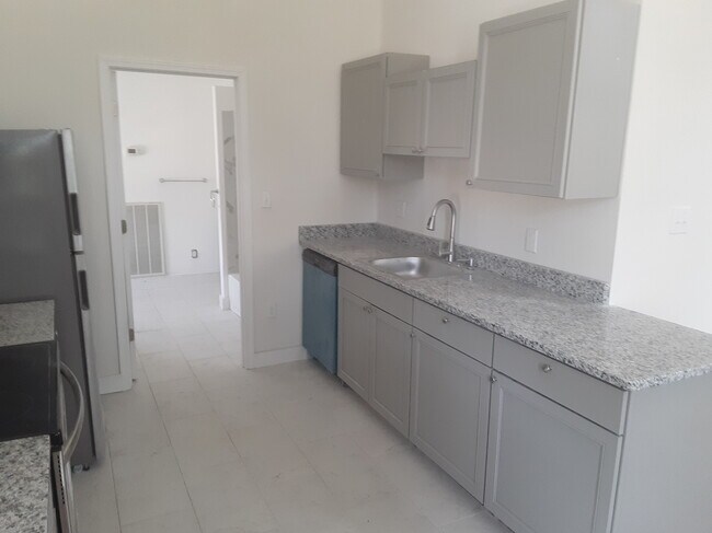kitchen - 1510 Newcastle St