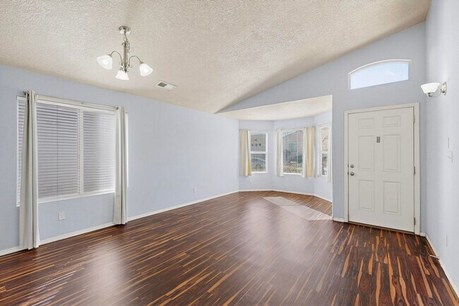 Foto del edificio - Montano Unser NW 3/4 bedroom 2/bath 2/Car garage