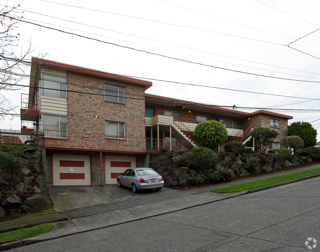 Building Photo - 920 6th Ave N