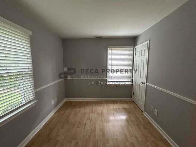 Foto del edificio - 1175 Gahan Dr