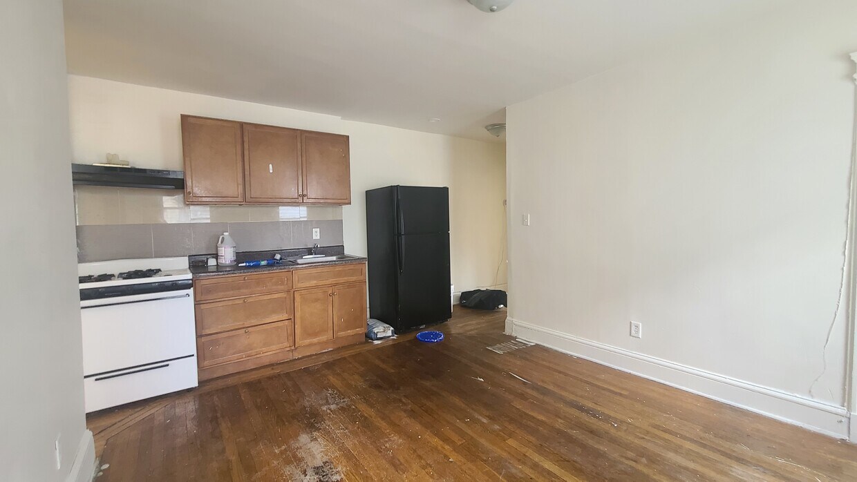Primary Photo - 326 Forrest St