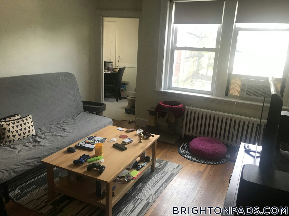 Primary Photo - 2045 Commonwealth Ave