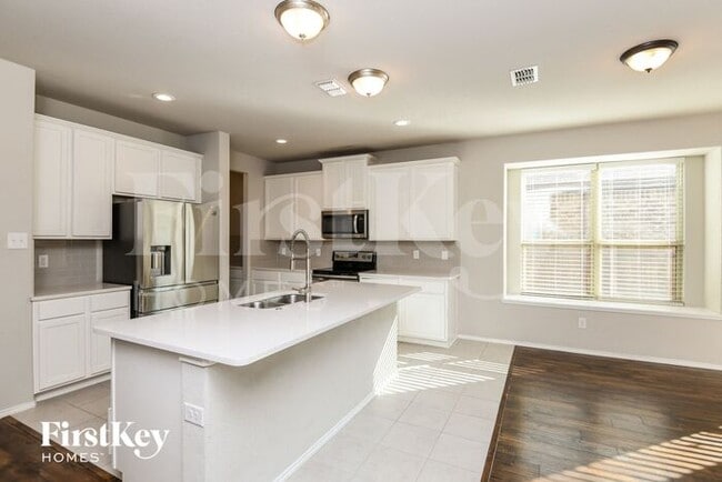 Foto del edificio - 7709 Boat Wind Rd