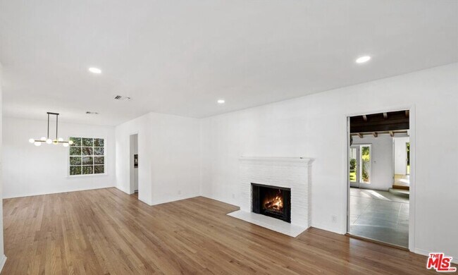 Foto del edificio - 15440 Dickens St