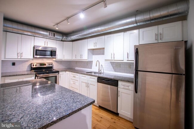 Building Photo - 224 Church St