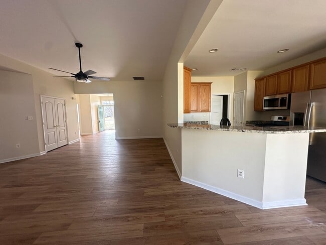 Building Photo - 126 Shumard Ct