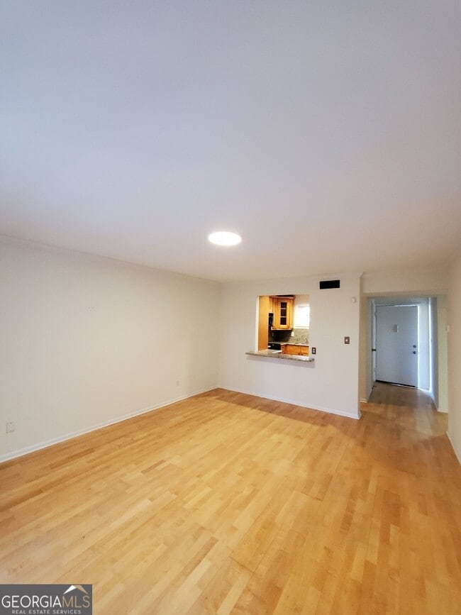 Foto del edificio - 5400 Roswell Rd