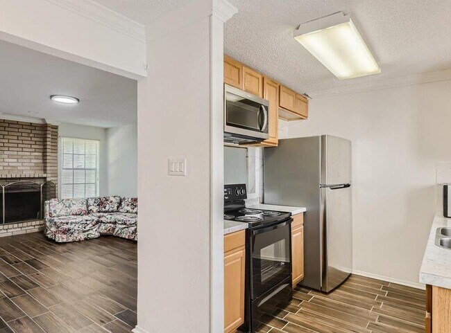 Foto del edificio - 8400 Jamestown Dr