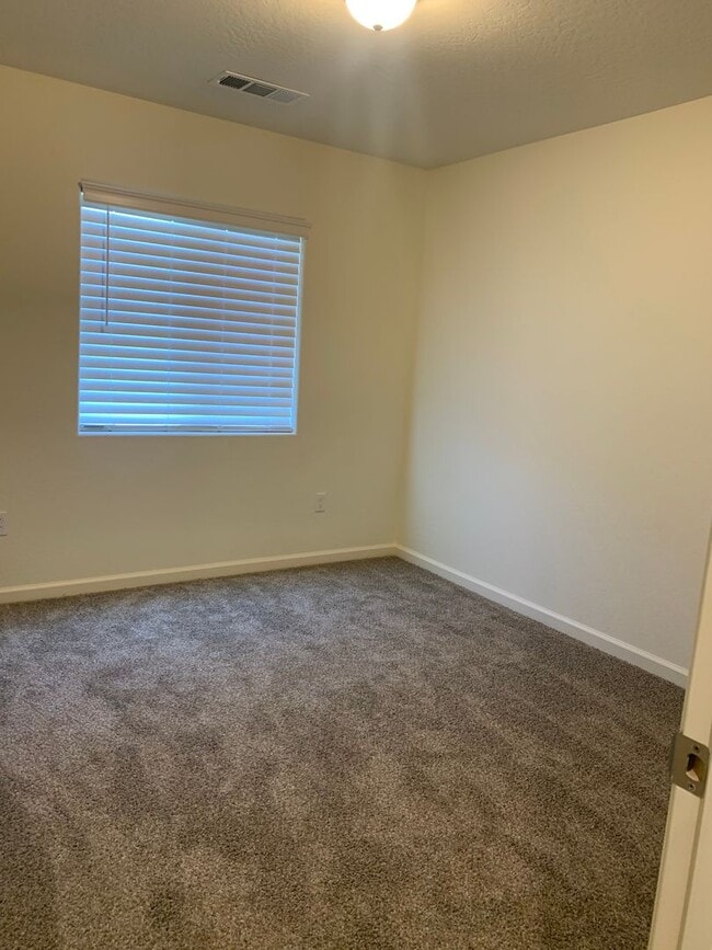 Building Photo - 2065 W Vineyard Ct