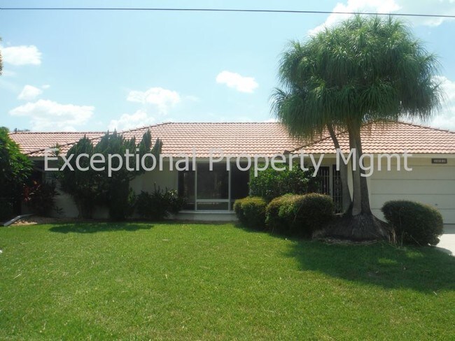 Foto del edificio - Spacious Home with Luxurious Primary Suite + Den on Oversized Gulf Access Lot!