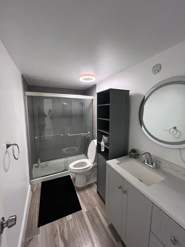 Foto del edificio - North Palm Springs Beauty move in special $200.00 of first month