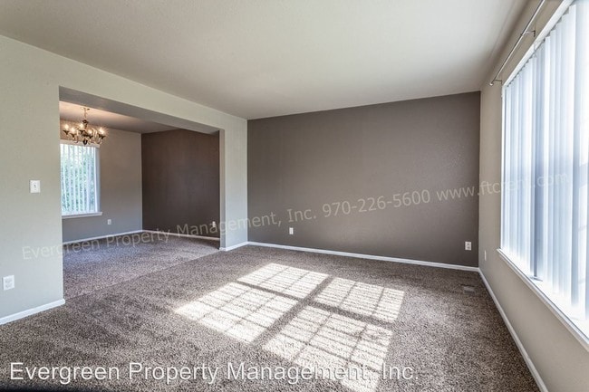 Building Photo - 4 br, 2.5 bath House - 3230 Wetterhorn Drive