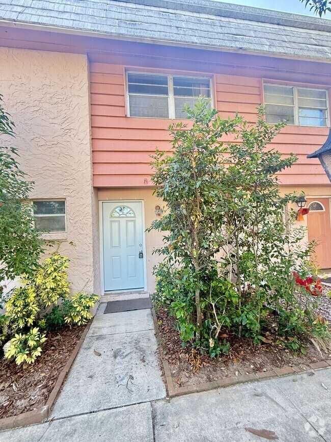 Building Photo - 2533 Country Club Dr