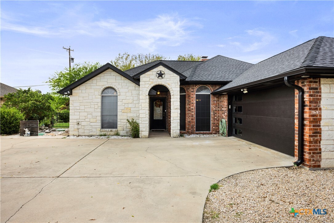 Primary Photo - 1501 Bishop Dr