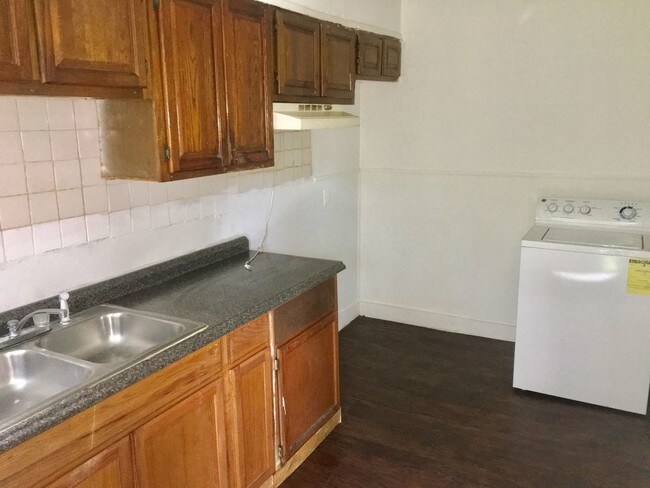 Building Photo - Renovated home with large yard