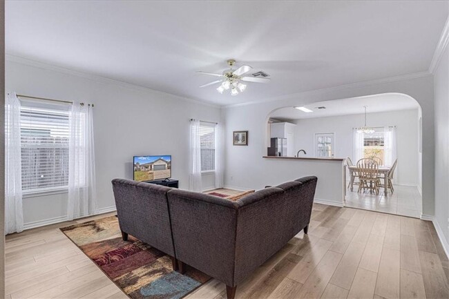 Building Photo - 6530 Bauer Dr