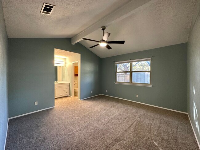 Foto del edificio - 7306 Broken Arrow Ln